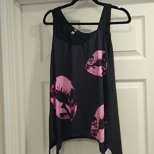 Woman's Tank With Pink Lips and Skulls XL